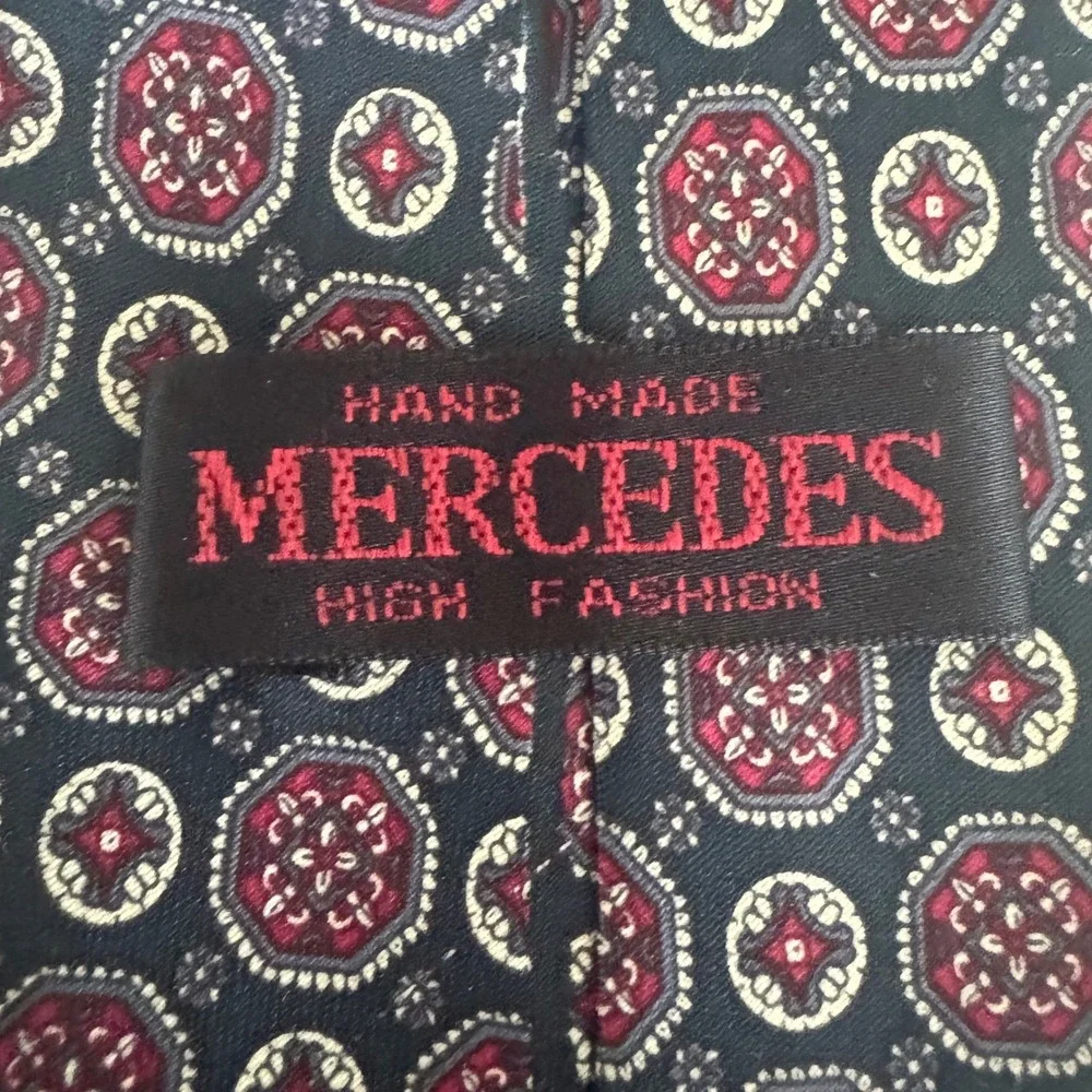 Mercedes High Fashion Medallion Myung Ju Silk Necktie Gray Burgundy Handmade